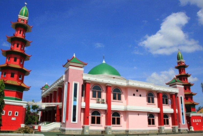 https://www.muslimahdaily.com/images/asset/Masjid-Chengho/MasjidMuhammadChengHoSurabaya.jpg