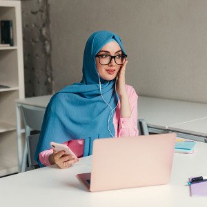 4 Cara Menyeimbangkan Karir dan Keluarga, Bikin Istri Tetap Disayang Suami